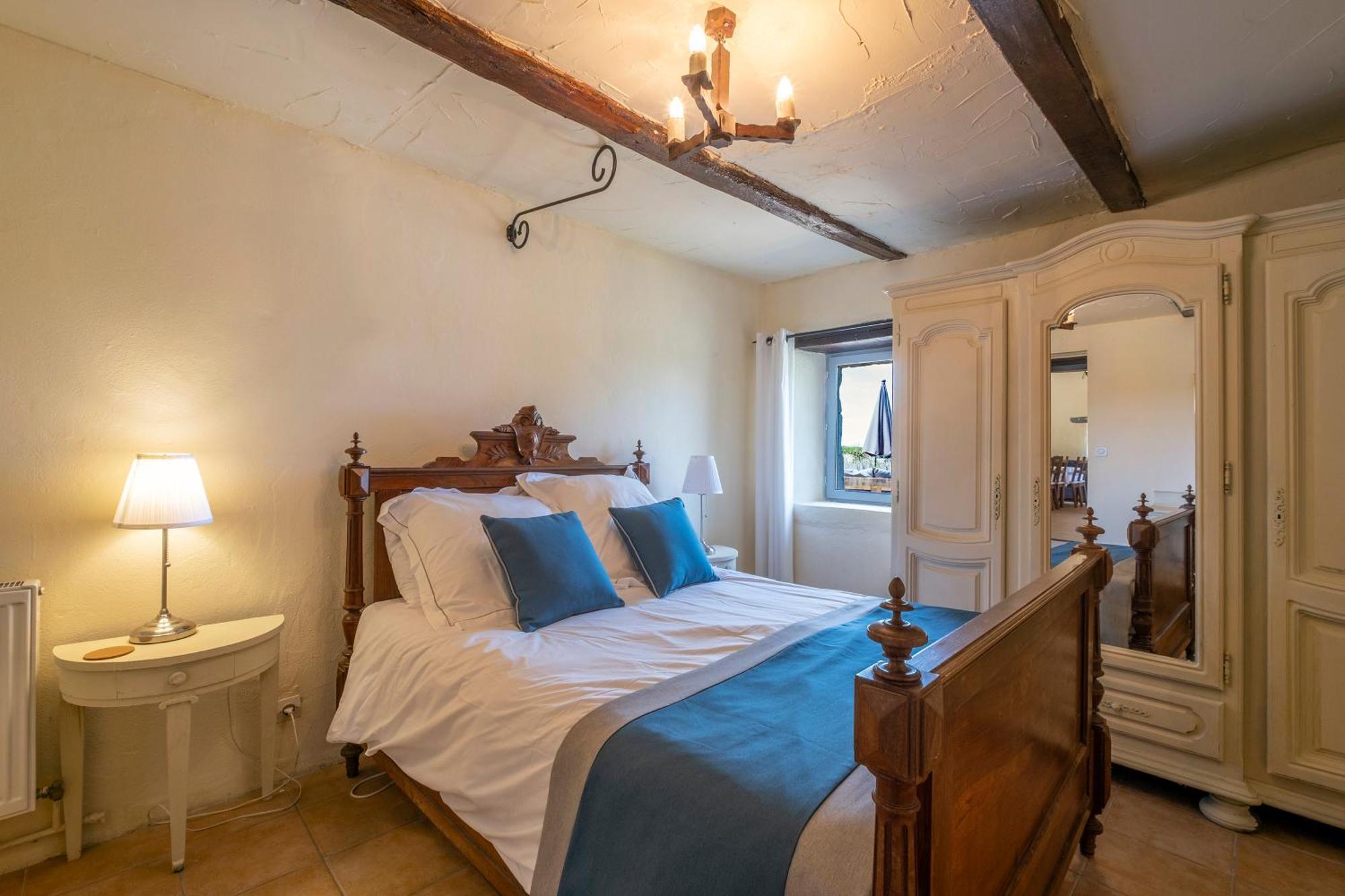Bed and Breakfast Domaine Chez Les Rois Berneuil  Экстерьер фото