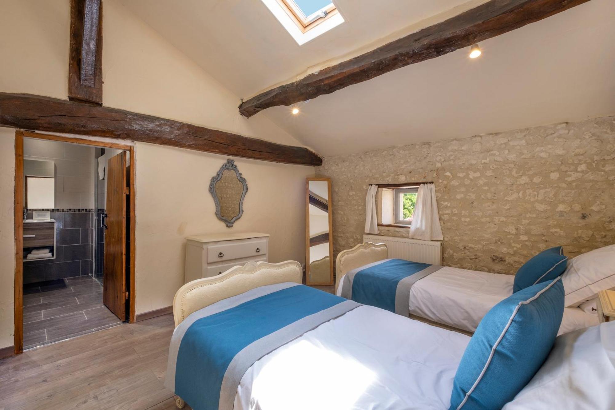 Bed and Breakfast Domaine Chez Les Rois Berneuil  Экстерьер фото