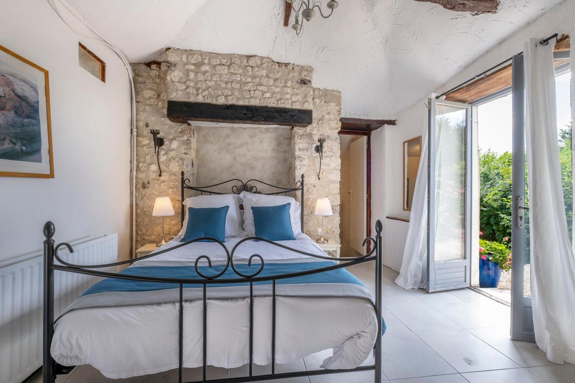 Bed and Breakfast Domaine Chez Les Rois Berneuil  Экстерьер фото