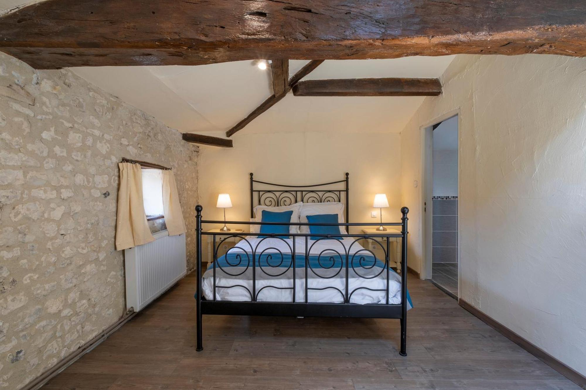 Bed and Breakfast Domaine Chez Les Rois Berneuil  Экстерьер фото