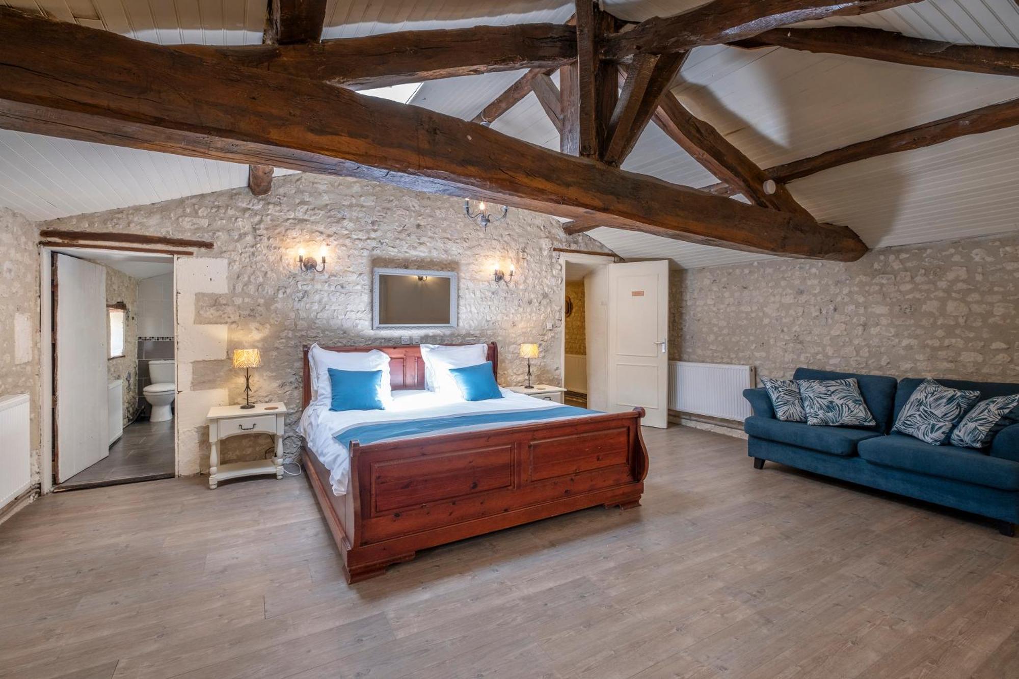 Bed and Breakfast Domaine Chez Les Rois Berneuil  Экстерьер фото